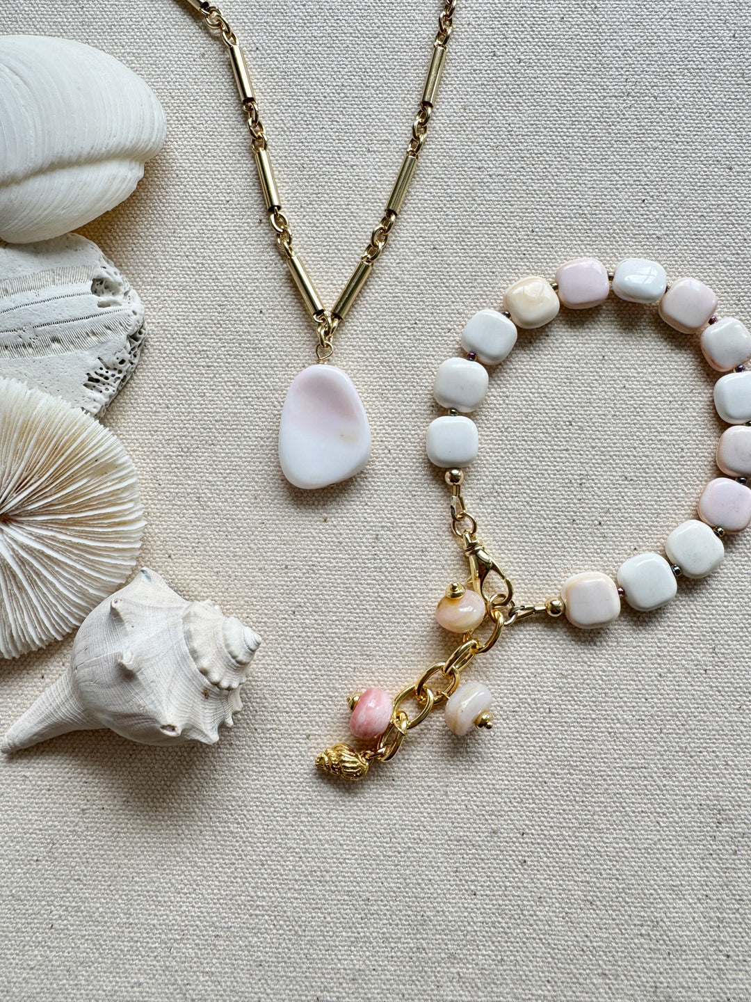 Beach Days Conch Necklace