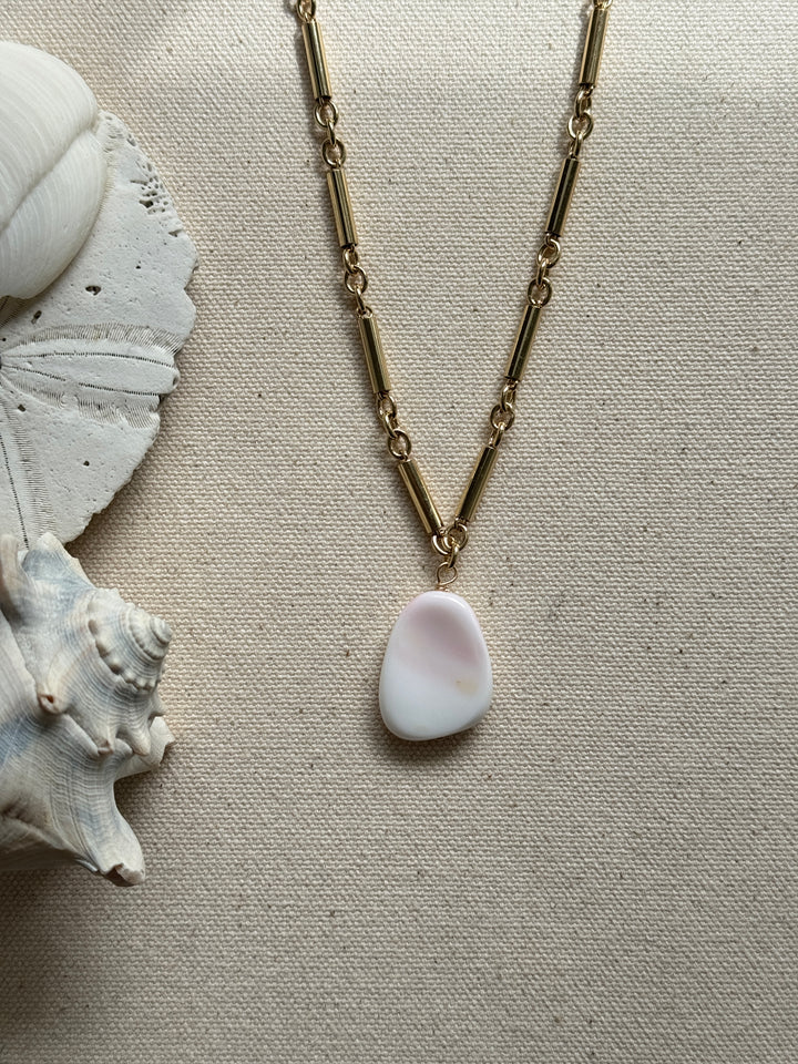 Beach Days Conch Necklace