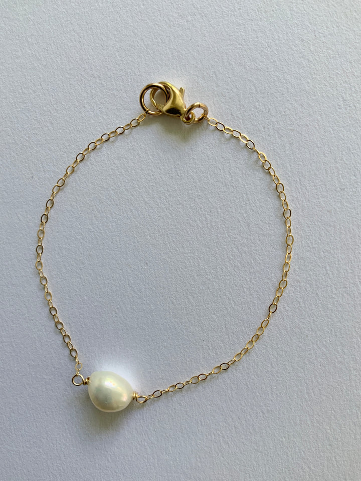 Against the Grain Pearl Bracelet