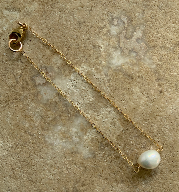 Against the Grain Pearl Bracelet